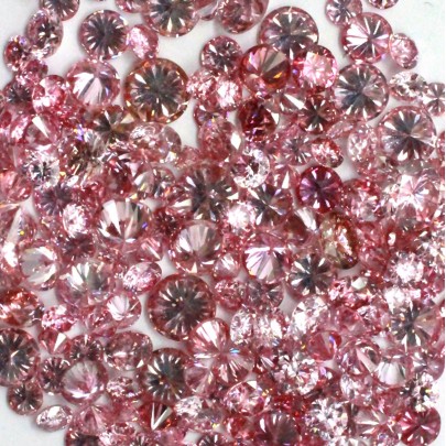 Fancy color diamant okrúhly briliant, fancy vivid raspberry ružový 1,9 mm 0,03ct  BIRDR7RO-1,9 2