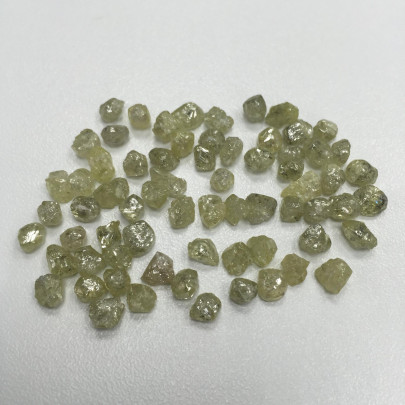 Prírodný žltkastý surový diamant  RD0039 2