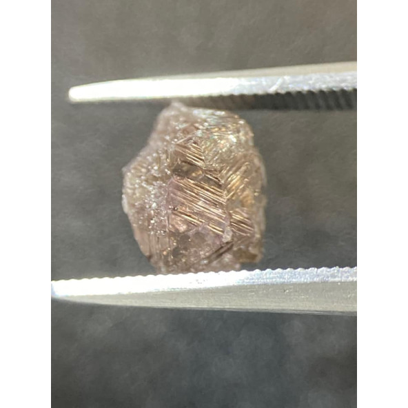 Prírodný surový diamant ružovej farby 0,79 ct RD0004(2)