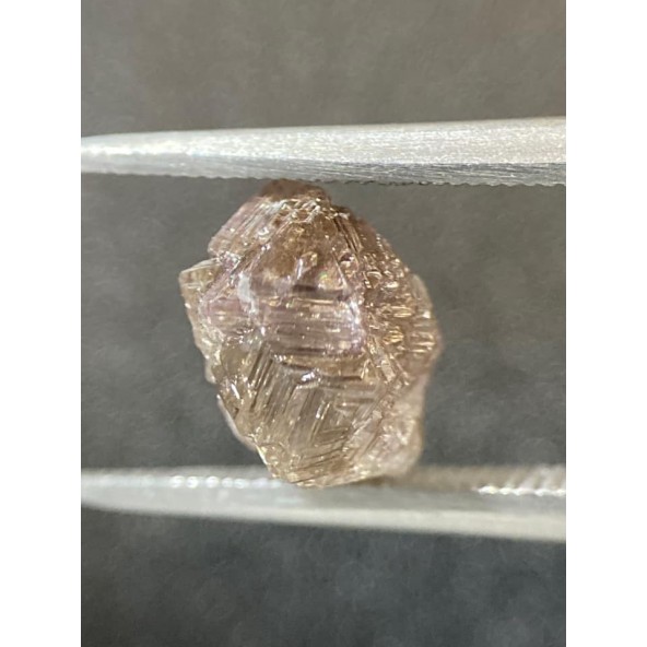 Prírodný surový diamant ružovej farby 0,79 ct RD0004