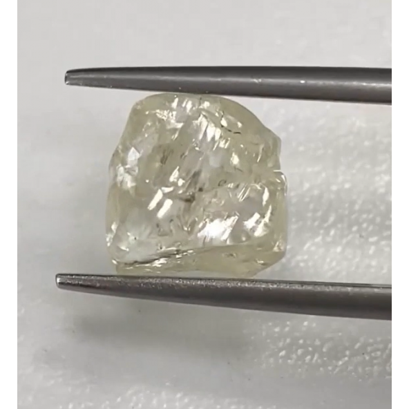Prírodný surový diamant nažltlej farby 2,99 ct RD0015