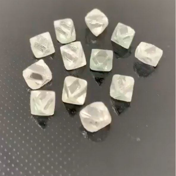 Prírodný surový diamant 1,2 ct RD0019